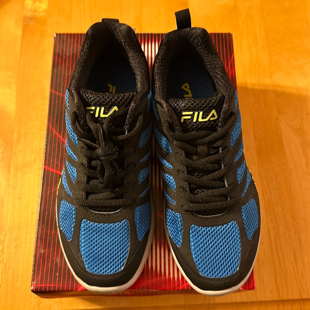 Fila Galaxia Running Shoe NIB - Youth size 3